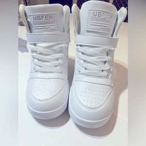 White color sneakers size eight